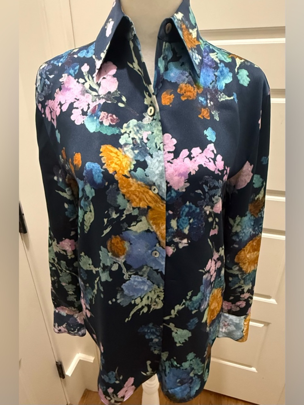 Vince. Painted Bouquet Long Sleeve Silk Button-Up. Coastal Floral. Size XXS.